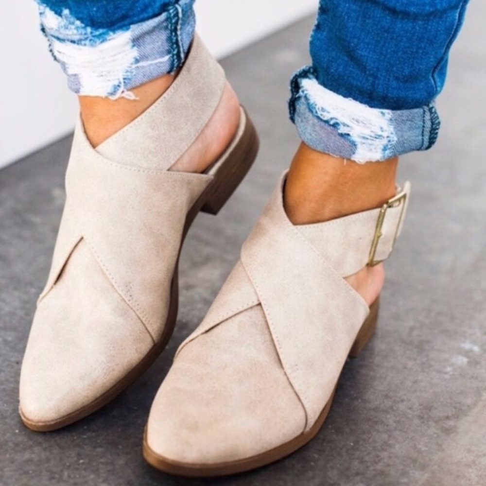 Crisscross low flat bootie